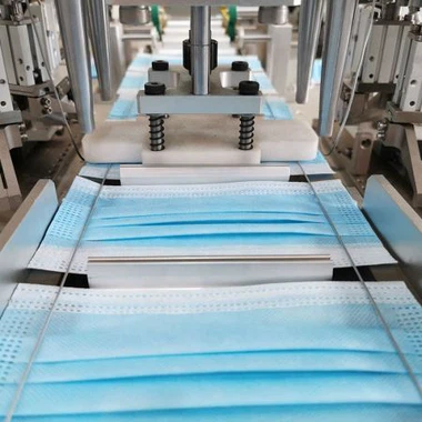 Macchina per la produzione di maschere monouso